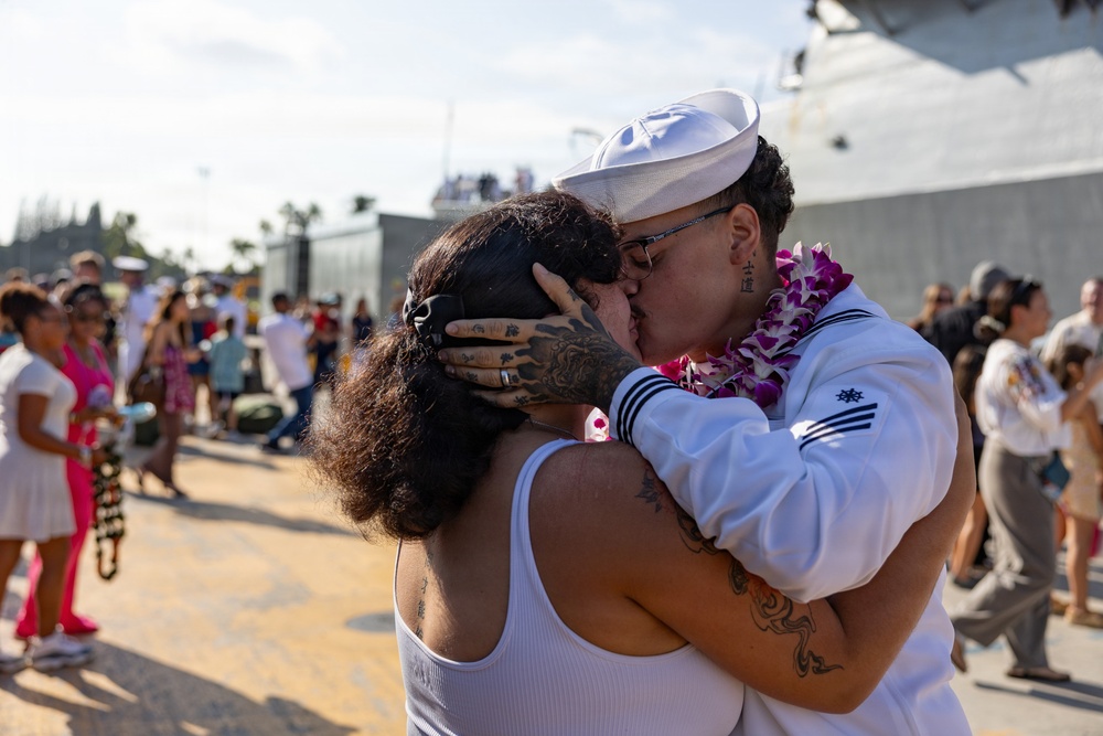USS Wayne E. Meyer (DDG 108) Returns From Deployment