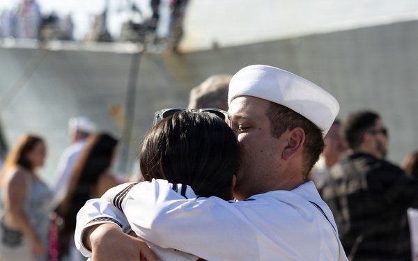 USS Wayne E. Meyer (DDG 108) Returns From Deployment