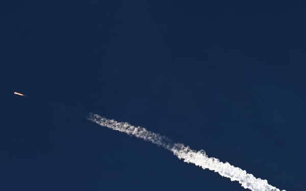 Vandenberg Launches the Falcon 9 Starlink 11-25 Mission