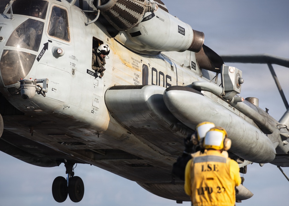 11th MEU Marines and Sailors conduct deck landing qualifications aboard USS Portland