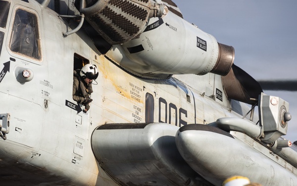 11th MEU Marines and Sailors conduct deck landing qualifications aboard USS Portland