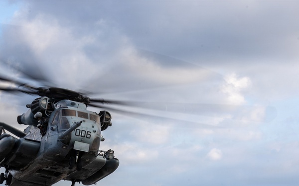 11th MEU Marines and Sailors conduct deck landing qualifications aboard USS Portland