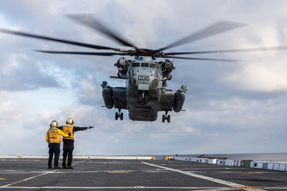 11th MEU Marines and Sailors conduct deck landing qualifications aboard USS Portland