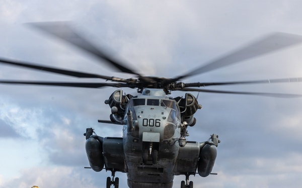 11th MEU Marines and Sailors conduct deck landing qualifications aboard USS Portland