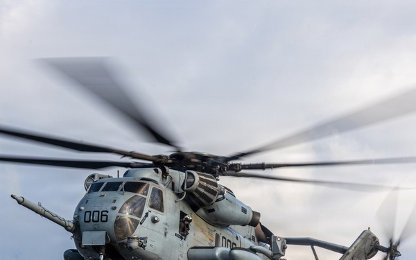 11th MEU Marines and Sailors conduct deck landing qualifications aboard USS Portland