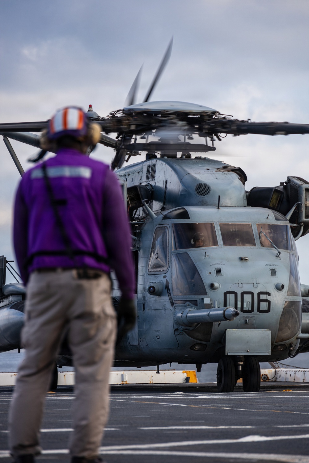 11th MEU Marines and Sailors conduct deck landing qualifications aboard USS Portland