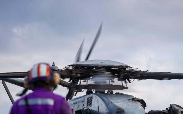 11th MEU Marines and Sailors conduct deck landing qualifications aboard USS Portland