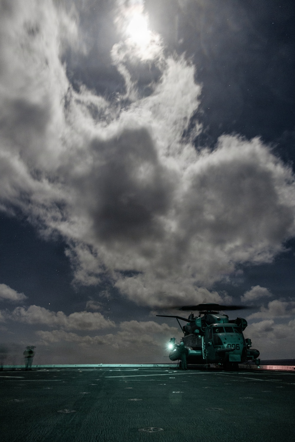 11th MEU Marines and Sailors conduct deck landing qualifications aboard USS Portland