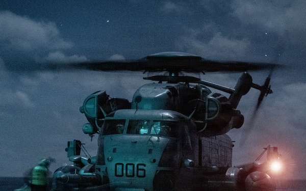 11th MEU Marines and Sailors conduct deck landing qualifications aboard USS Portland