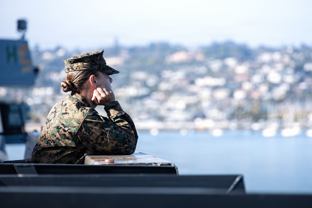 11th MEU Marines and Boxer Amphibious Ready Group leave port
