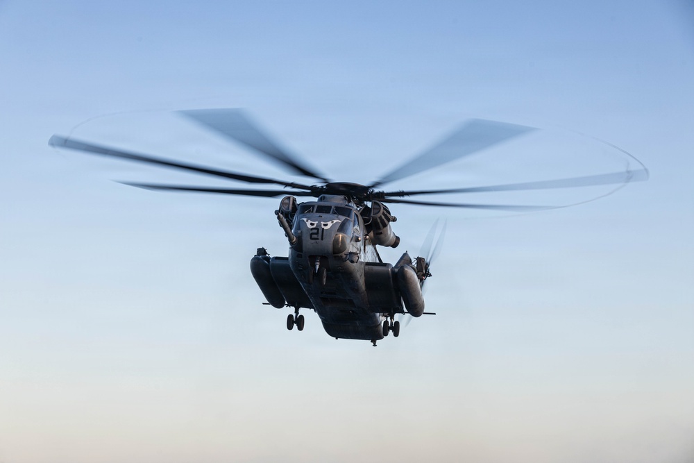 11th MEU Marines and Sailors conduct deck landing qualifications aboard USS Portland