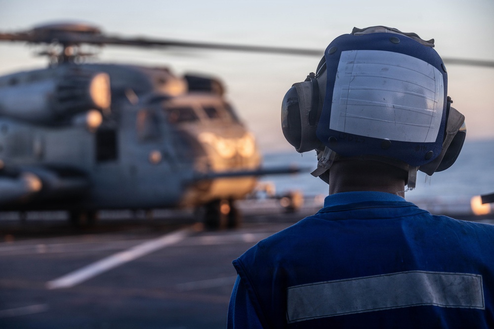 11th MEU Marines and Sailors conduct deck landing qualifications aboard USS Portland