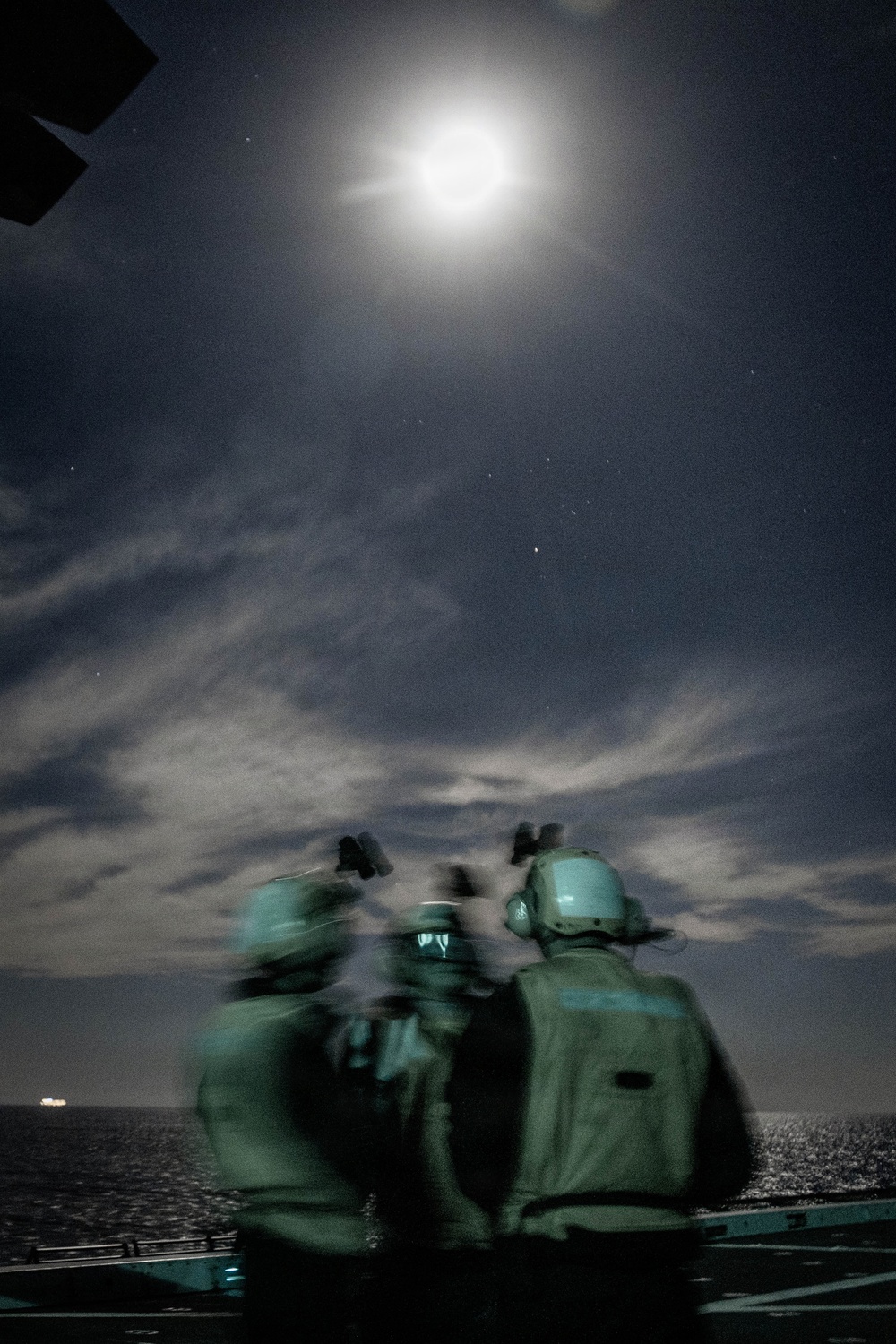 11th MEU Marines and Sailors conduct deck landing qualifications aboard USS Portland