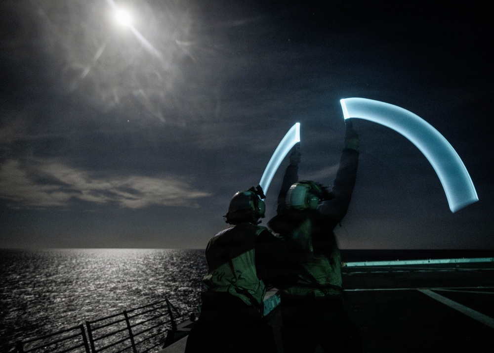 11th MEU Marines and Sailors conduct deck landing qualifications aboard USS Portland