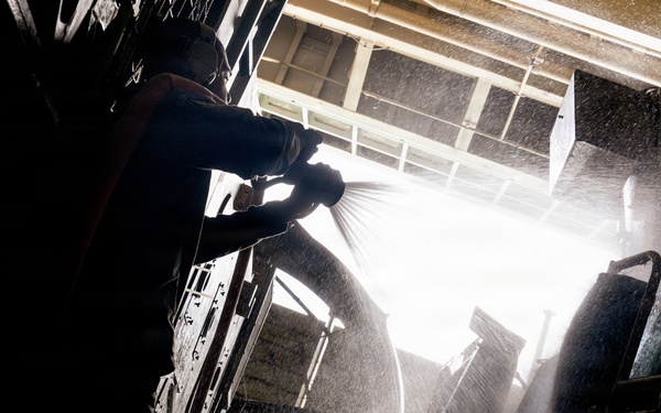 11th MEU Marines and Sailors conduct well deck operations aboard USS Portland