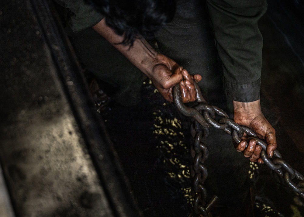 11th MEU Marines and Sailors conduct well deck operations aboard USS Portland