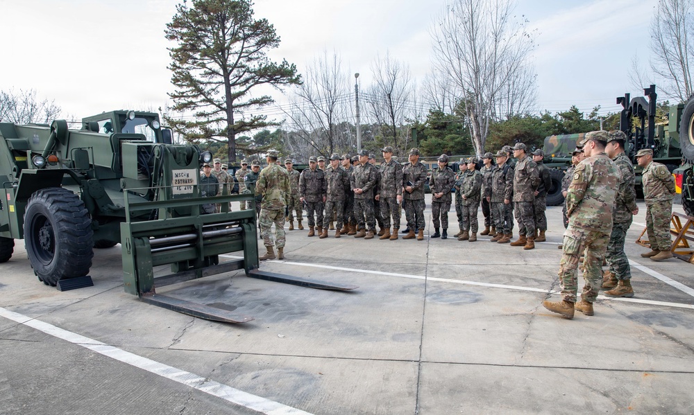 The 25th Transportation Battalion welcomes students from the ROK ACLS Transportation School to Camp Carroll.