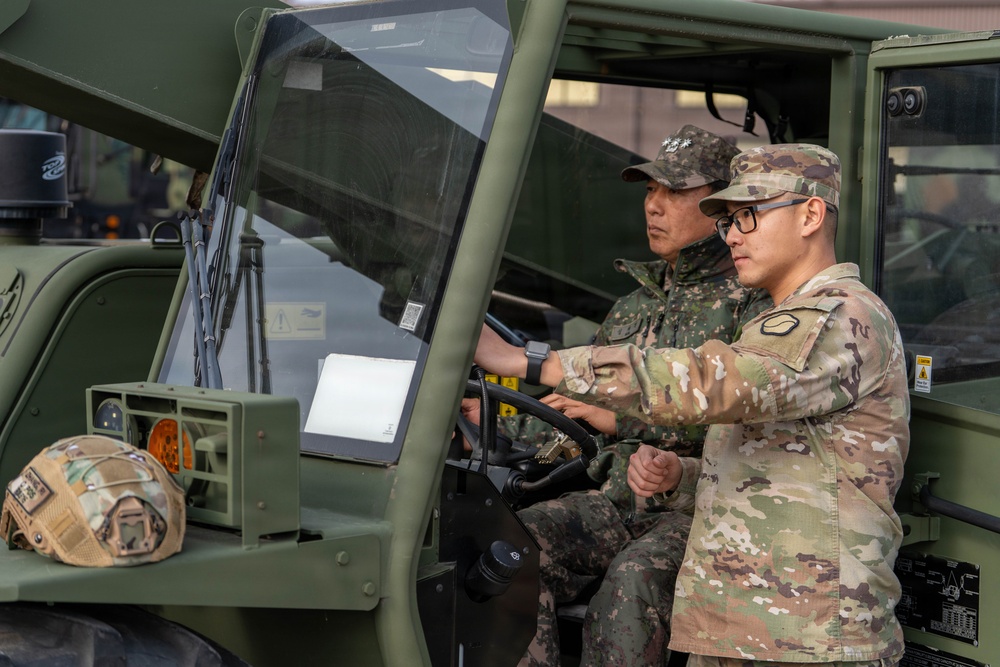 The 25th Transportation Battalion welcomes students from the ROK ACLS Transportation School to Camp Carroll.