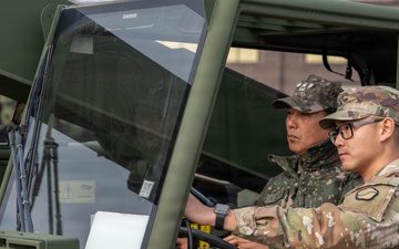 The 25th Transportation Battalion welcomes students from the ROK ACLS Transportation School to Camp Carroll.