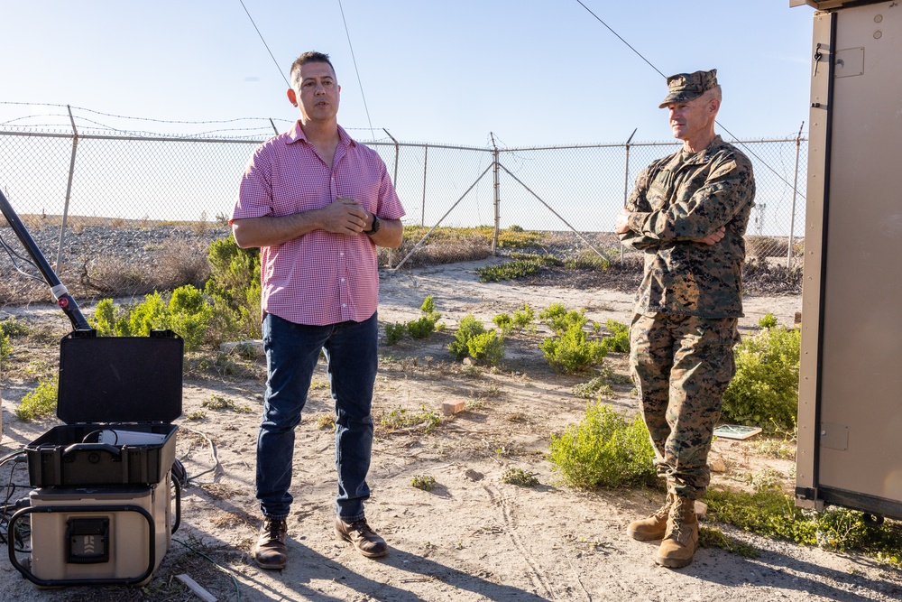 1st MARDIV Commanding General observes TCS capabilities during Steel Knight 25
