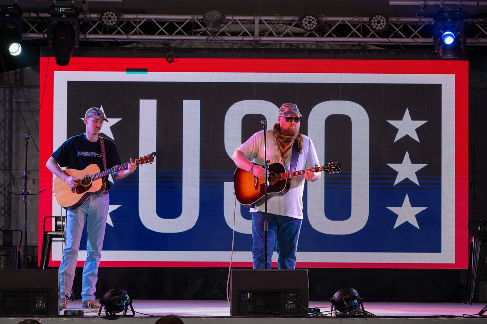 USO Holiday Tour brings morale to deployed members