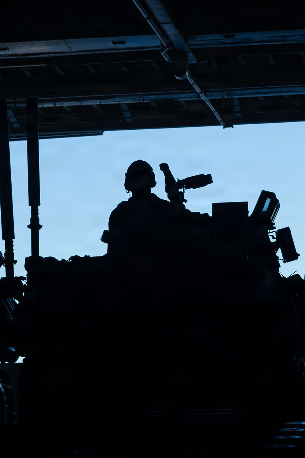 11th MEU Marines, Sailors Conduct Ship to Shore Movement