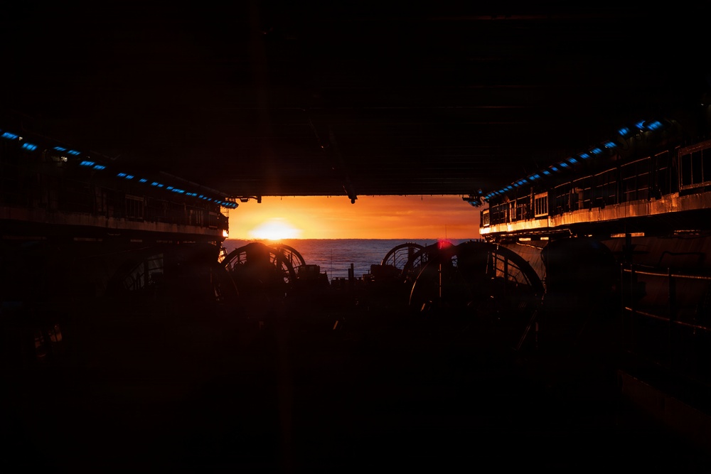 11th MEU Marines, Sailors Conduct Ship to Shore Movement