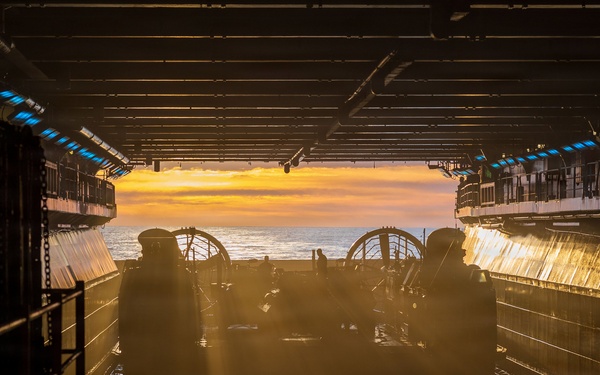 11th MEU Marines, Sailors Conduct Ship to Shore Movement
