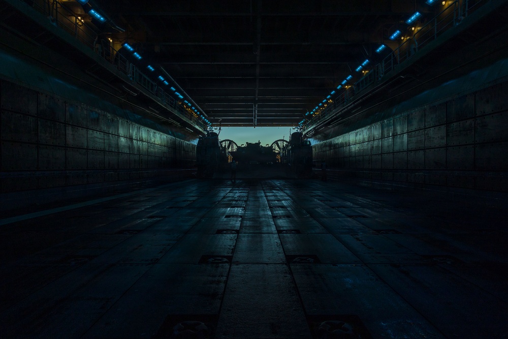 11th MEU Marines, Sailors Conduct Ship to Shore Movement