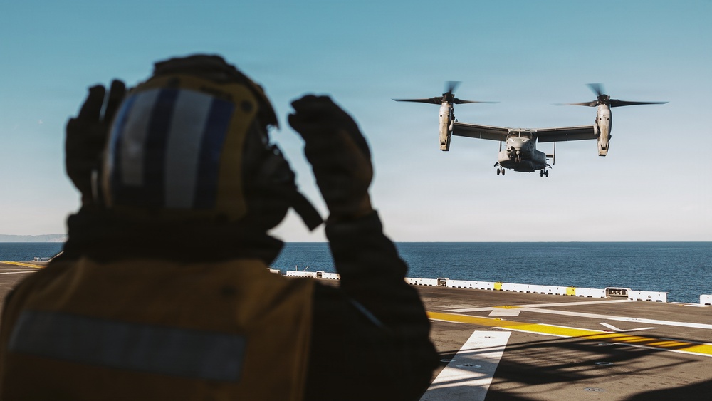 11th MEU Marines, Sailors Conduct Deck Landing Qualifications