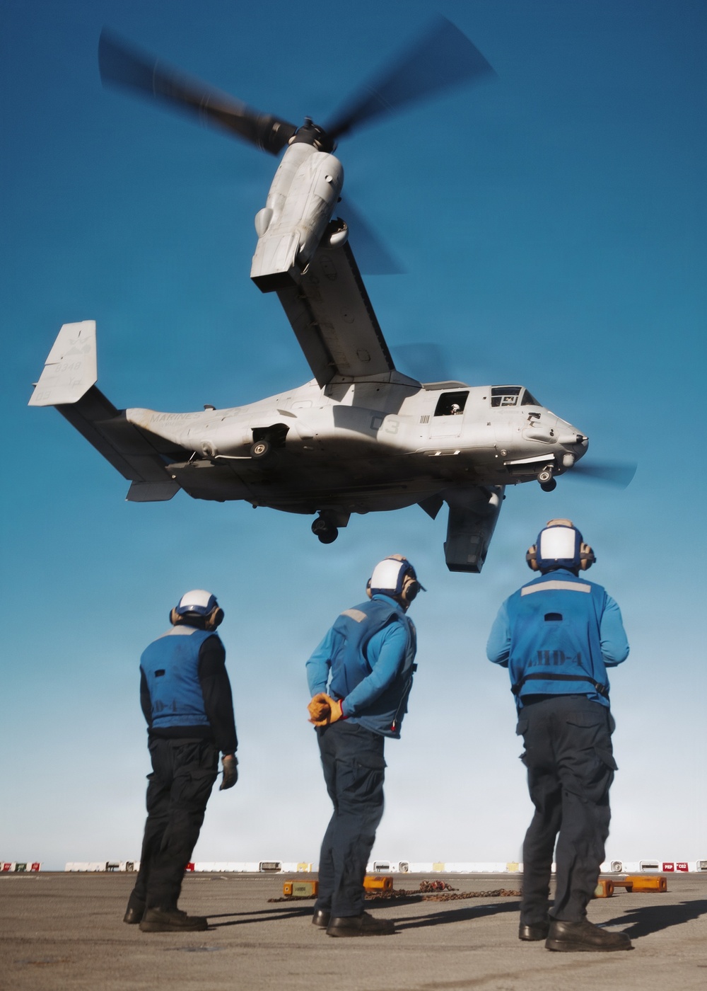 11th MEU Marines, Sailors Conduct Deck Landing Qualifications