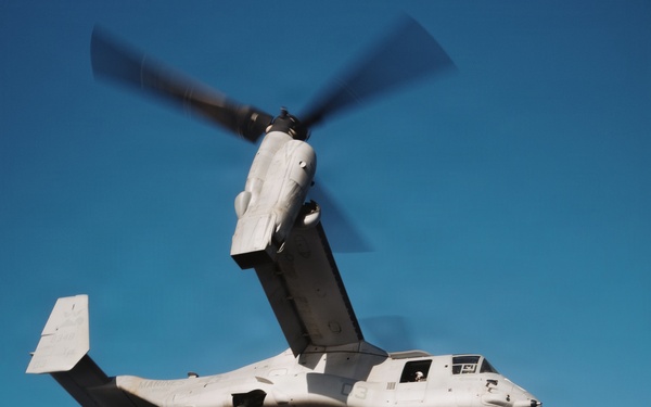 11th MEU Marines, Sailors Conduct Deck Landing Qualifications