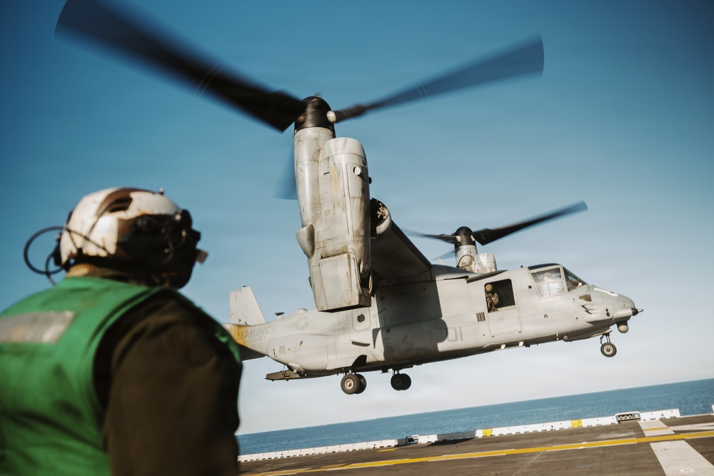 11th MEU Marines, Sailors Conduct Deck Landing Qualifications