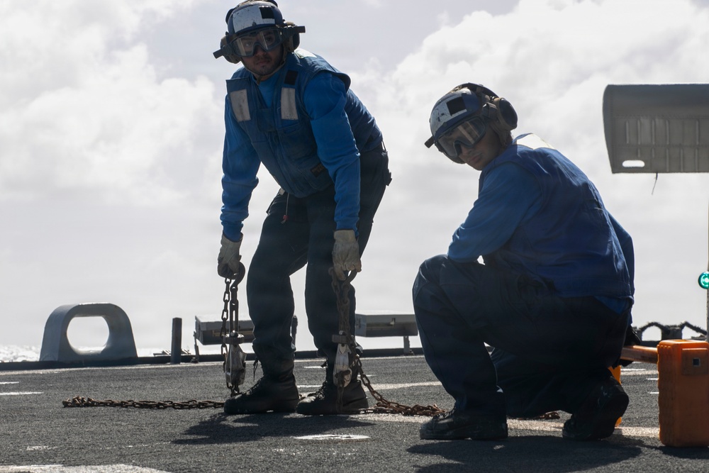 USS Fitzgerald (DDG 62) flight deck operations