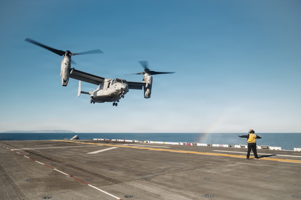 11th MEU Marines, Sailors Conduct Deck Landing Qualifications