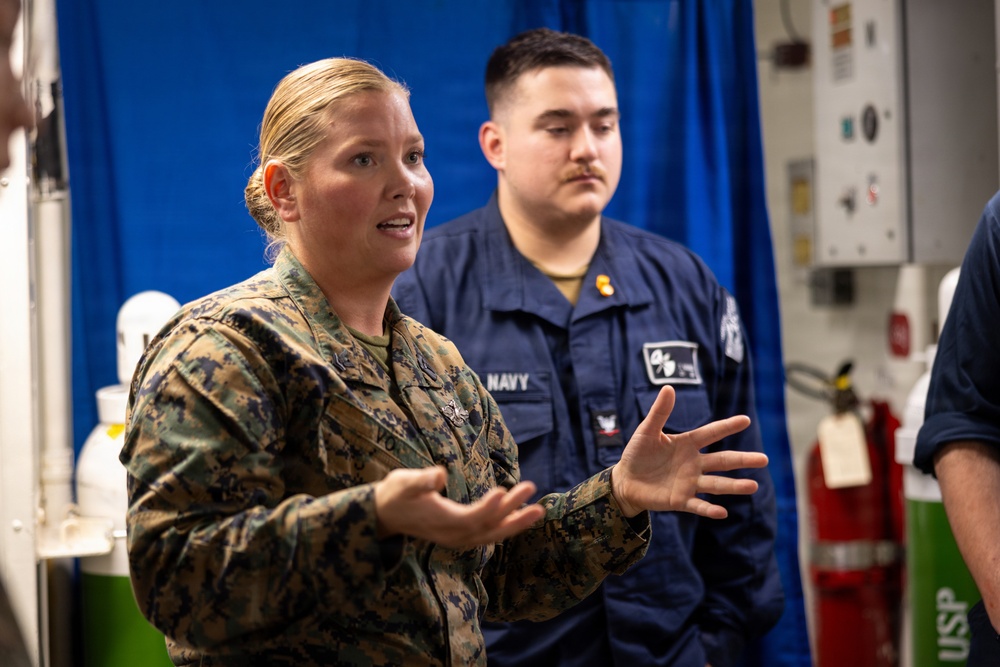 11th MEU Sailors Conduct Stretcher Bearer Training