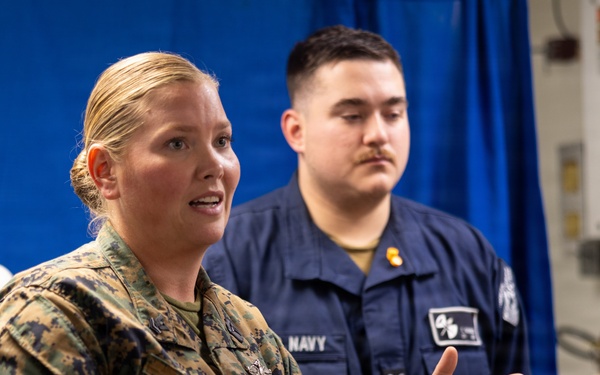 11th MEU Sailors Conduct Stretcher Bearer Training