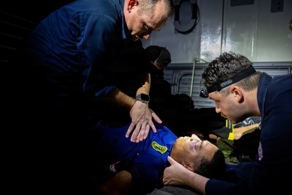 11th MEU Sailors Conduct Stretcher Bearer Training