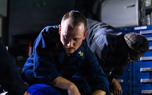 11th MEU Sailors Conduct Stretcher Bearer Training