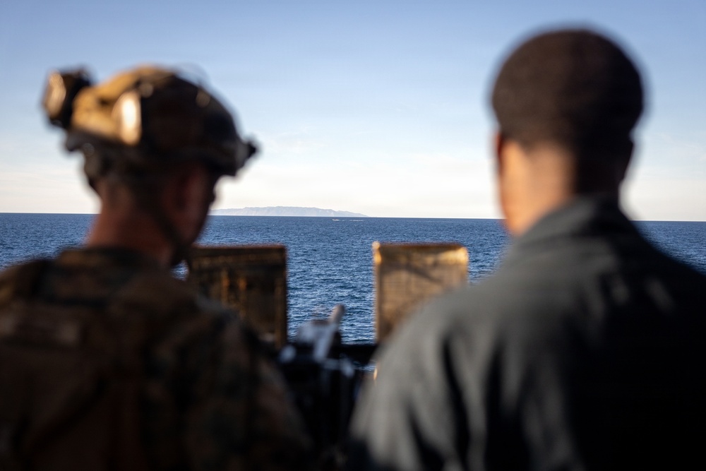 11th MEU Marines, Sailors Conduct Defensive Amphibious Task Force Training