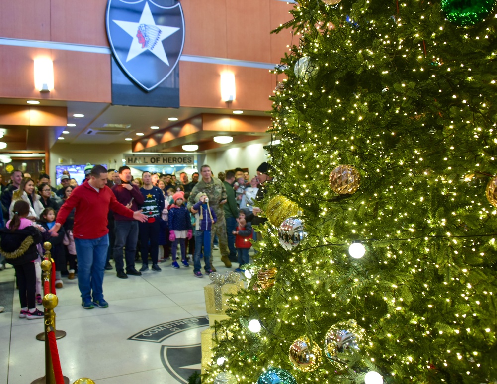 2d Infantry Division tree lighting ceremony