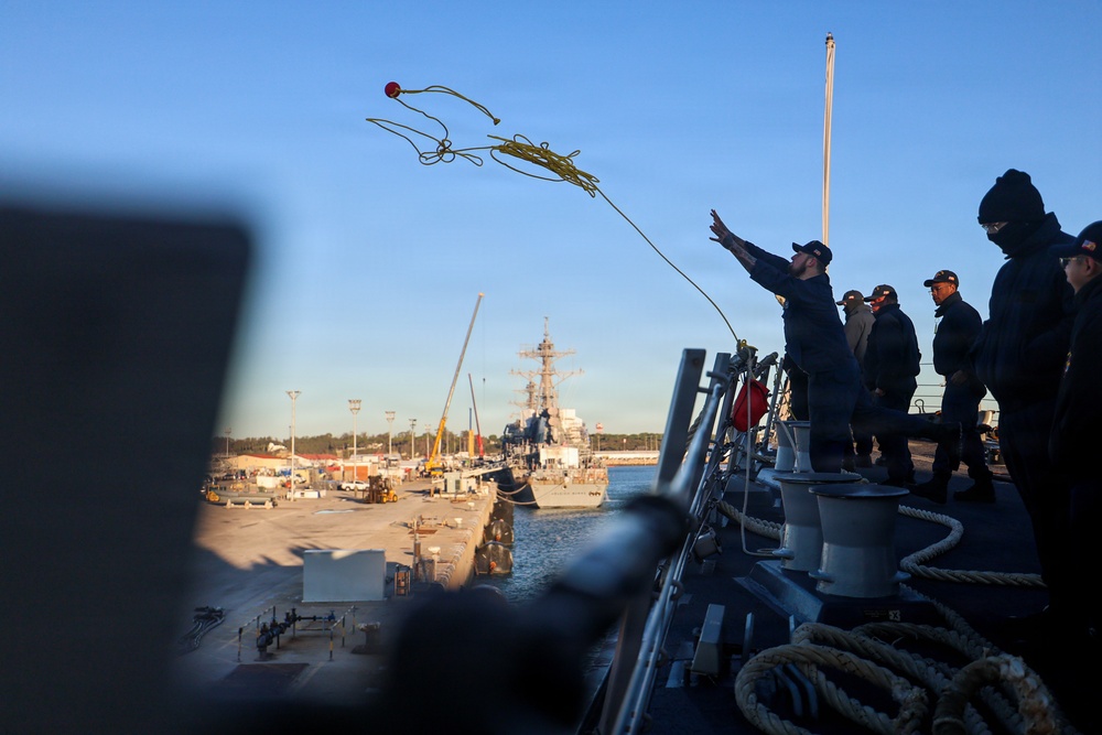USS Paul Ignatius (DDG 117) pulls into Naval Station Rota, Spain