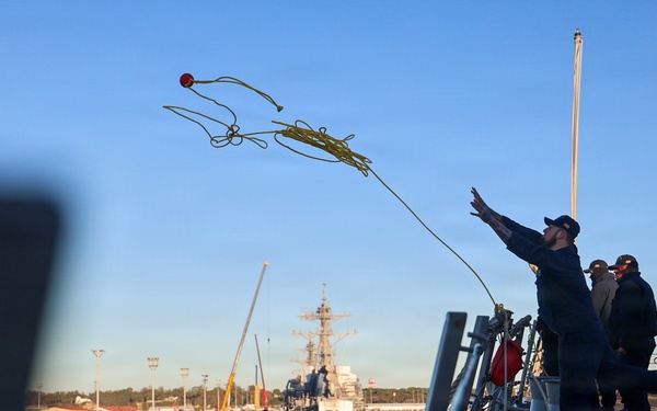 USS Paul Ignatius (DDG 117) pulls into Naval Station Rota, Spain
