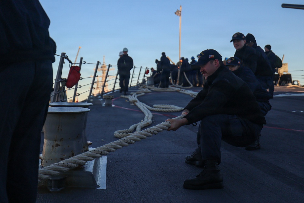 USS Paul Ignatius (DDG 117) pulls into Naval Station Rota, Spain