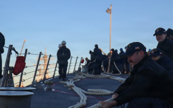 USS Paul Ignatius (DDG 117) pulls into Naval Station Rota, Spain