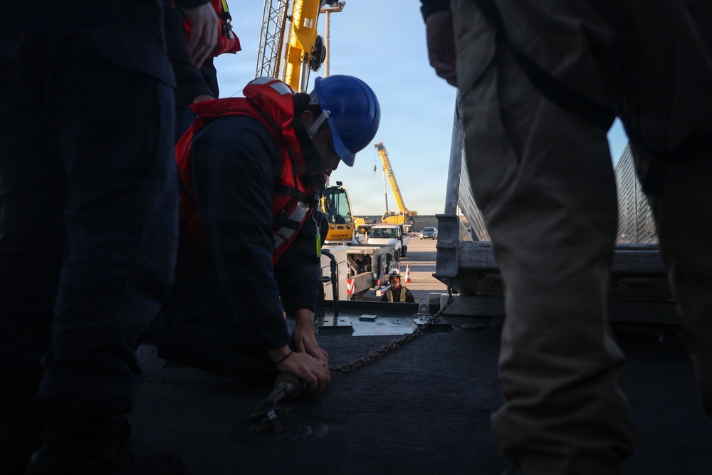 USS Paul Ignatius (DDG 117) pulls into Naval Station Rota, Spain