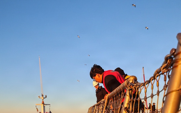 USS Paul Ignatius (DDG 117) pulls into Naval Station Rota, Spain