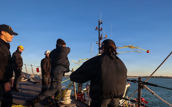 USS Paul Ignatius (DDG 117) pulls into Naval Station Rota, Spain