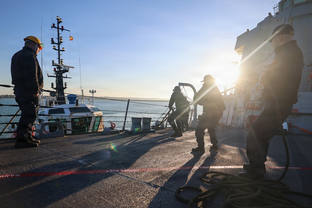 USS Paul Ignatius (DDG 117) goes Underway