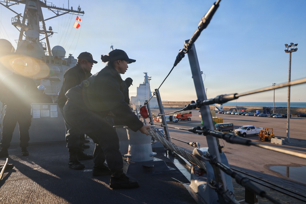 USS Paul Ignatius (DDG 117) goes Underway